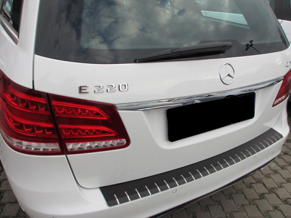 Ladekantenschutz Alu Elox/ Edelstahl Mix mit Abkantung in schwarz für Mercedes E-Klasse Typ S212 T-M